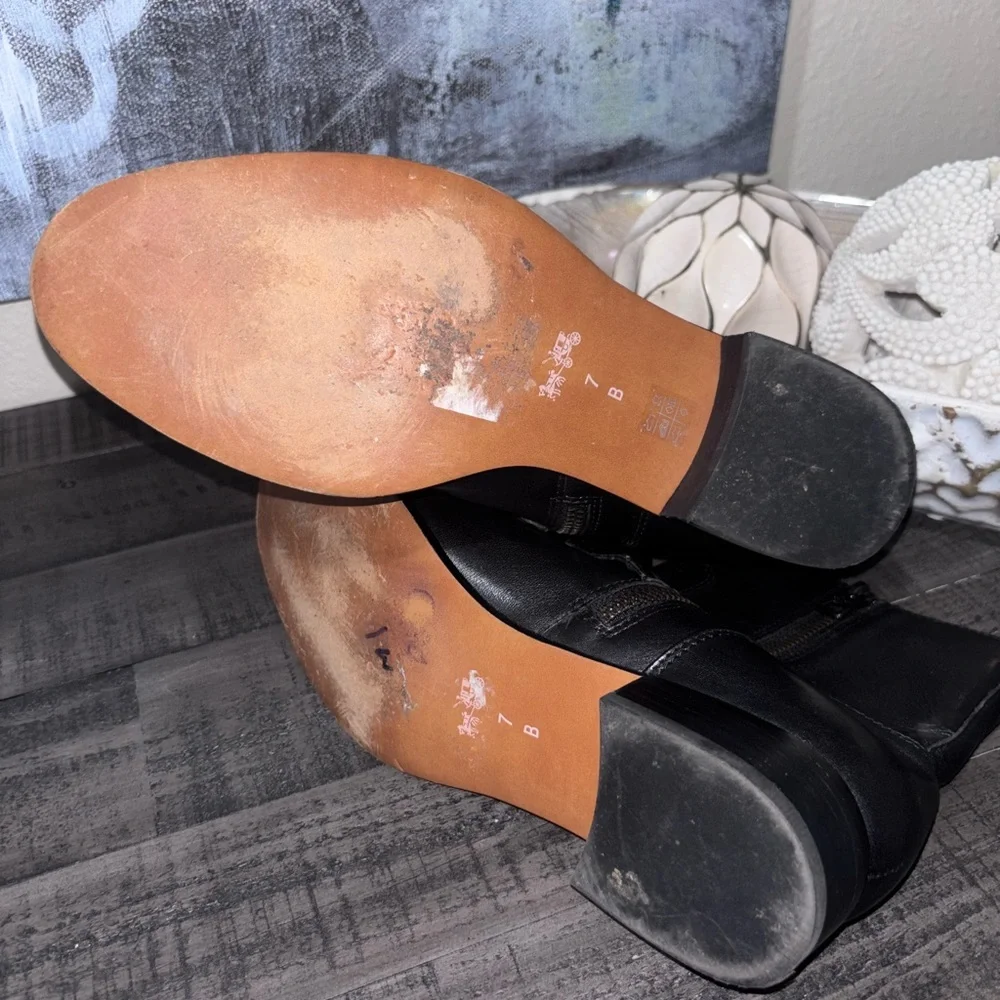 COACH ADELLA CALF LEATHER CHAIN WOMENS FLAT ANKLE BOOT SHOES sZ 7​ - Picture 10 of 11